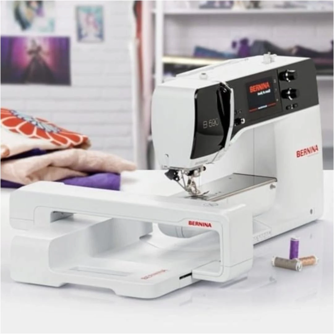 MÁQUINA DE COSER Y BORDAR BERNINA 590 (NO INCLUYE UNIDAD DE BORDADO)