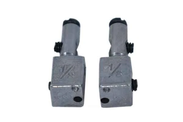 MORSETE IZQUIERDO (1/8') MÁQUINA DOS AGUJAS BROTHER   NEEDLE CLAMP LEFT