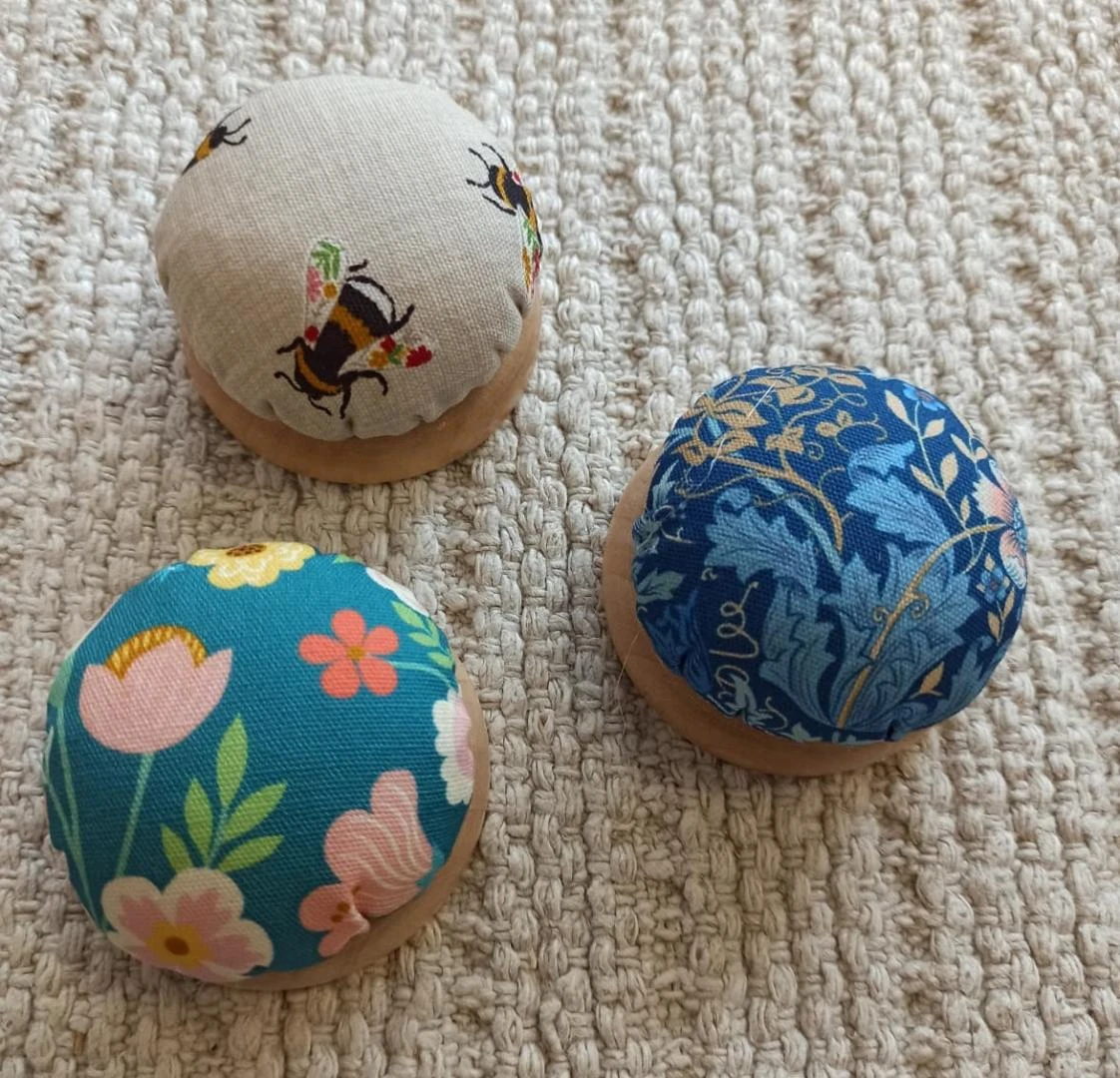 ALFILETERO CON BASE MADERA AZUL