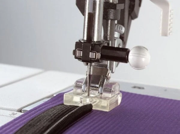 PRENSATELAS CREMALLERA INVISIBLE PFAFF